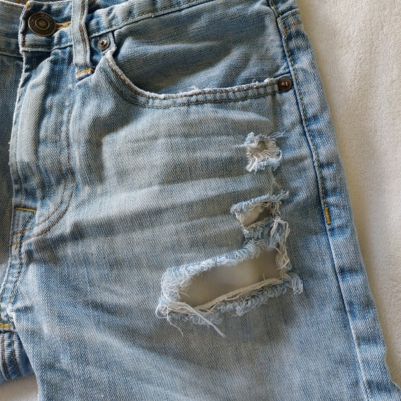 🔴Buy 2 - Get 1 -- AEO Men's Distressed Cut-Off Jean Shorts, Size 28 - Picture 9 of 13